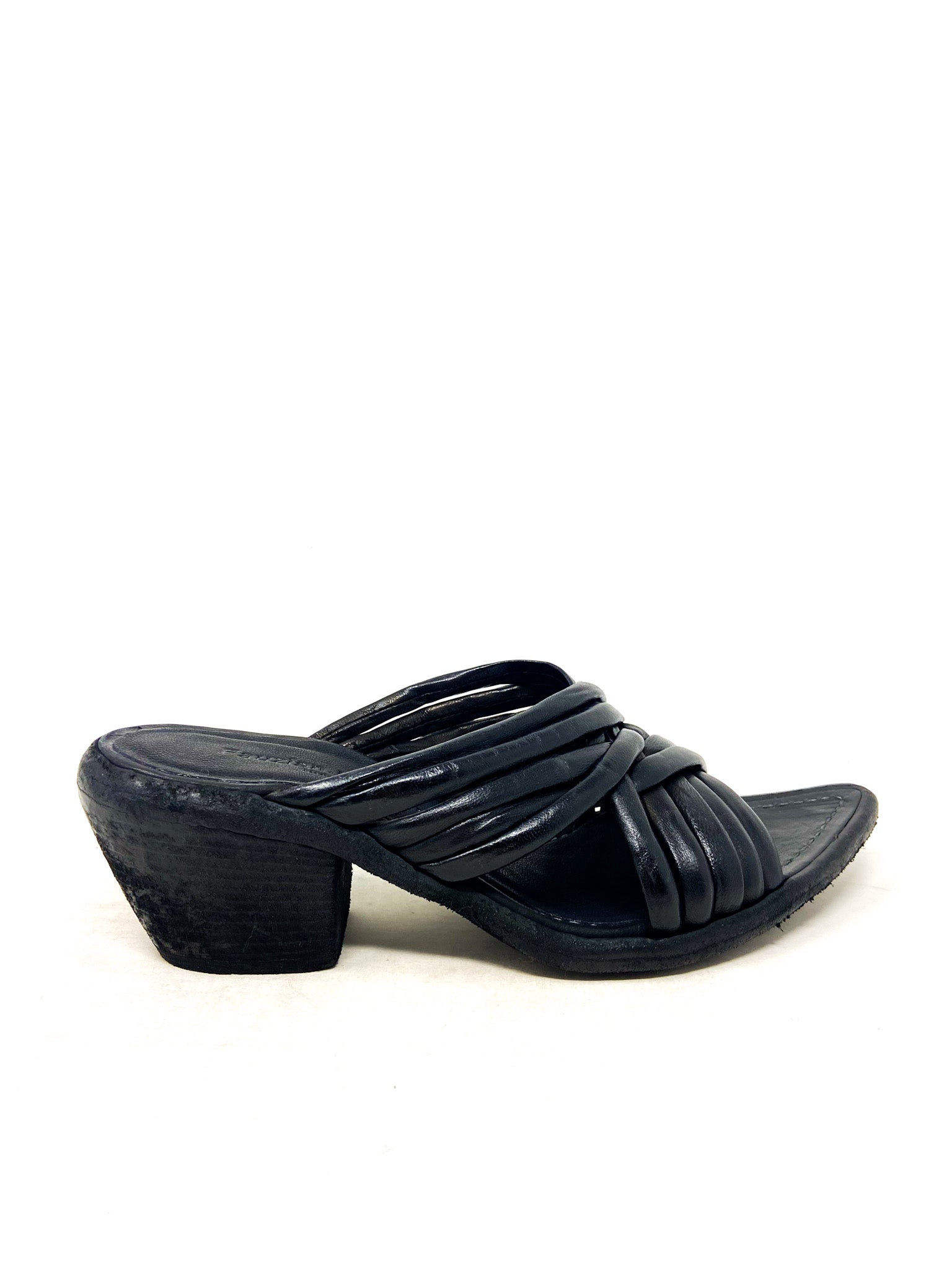 SANDAL